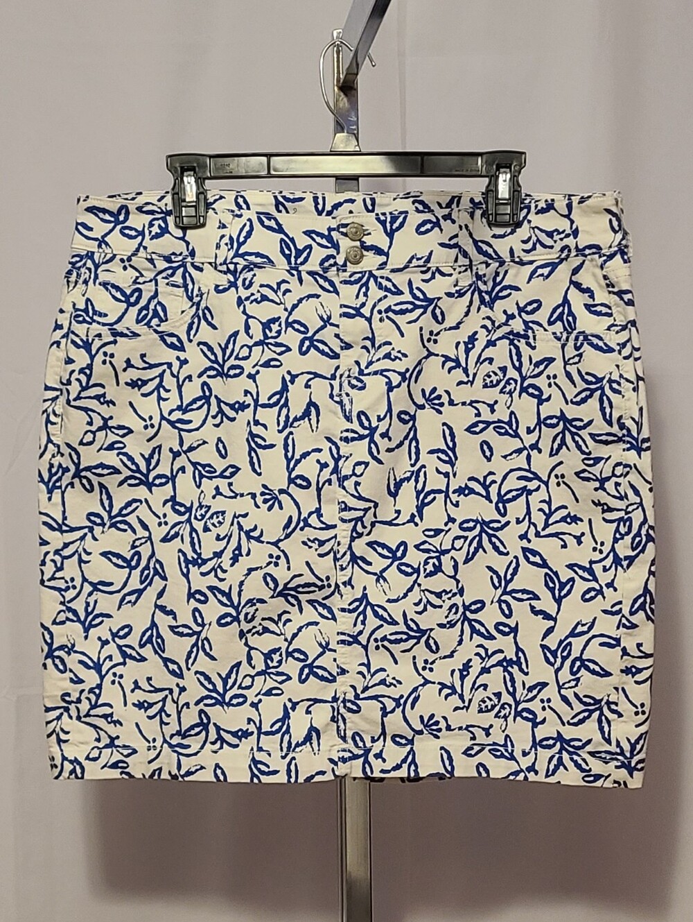 Old Navy Skirt White With Blue Pattern
